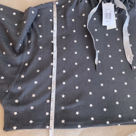 Rowa Hooded Oversized Star Cropped Sweater - Size S - Picture 9 of 13